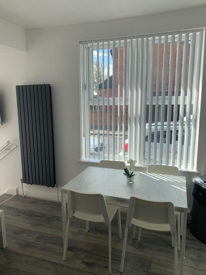 Smeaton Serviced Accommodation Liverpool Buitenkant foto